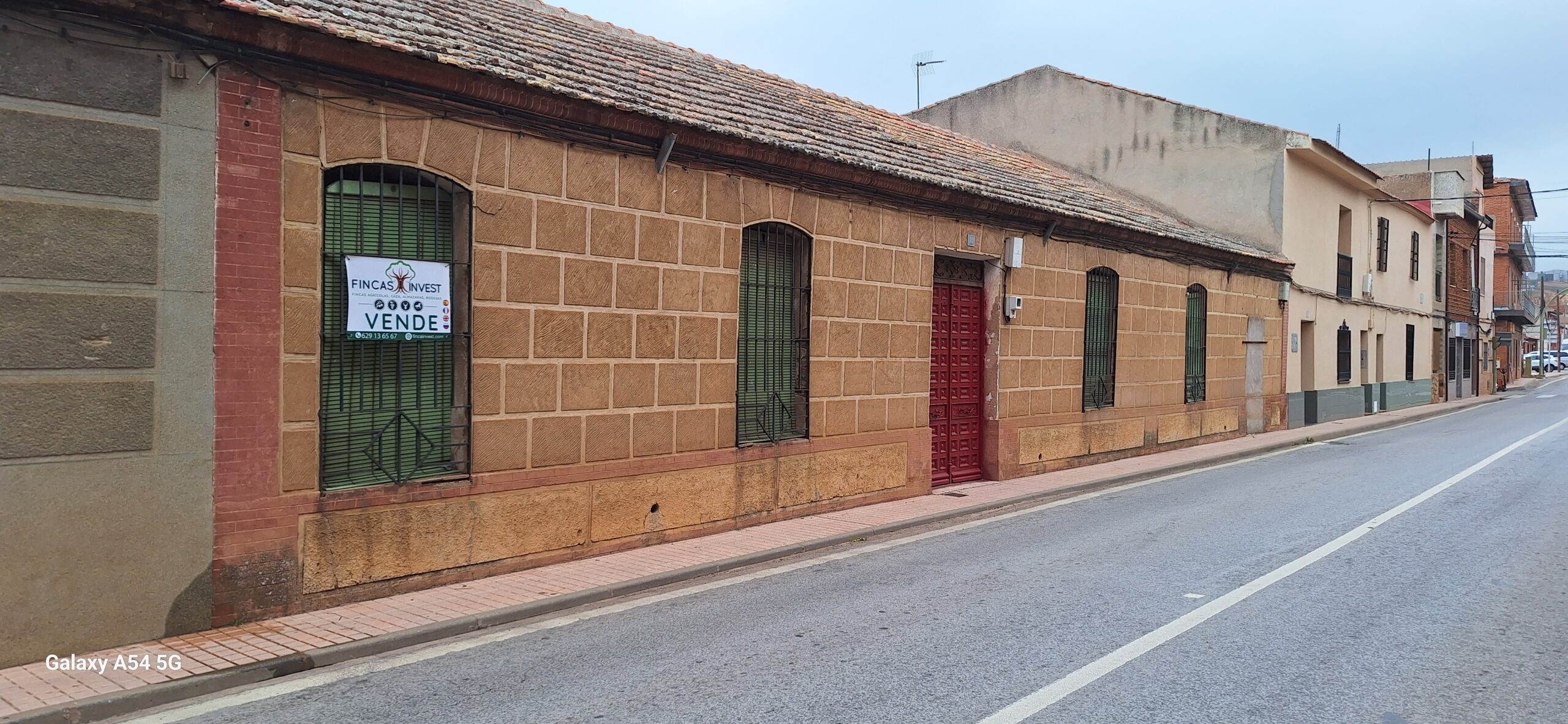 Estupendo solar urbano con casa para derribo en Porzuna